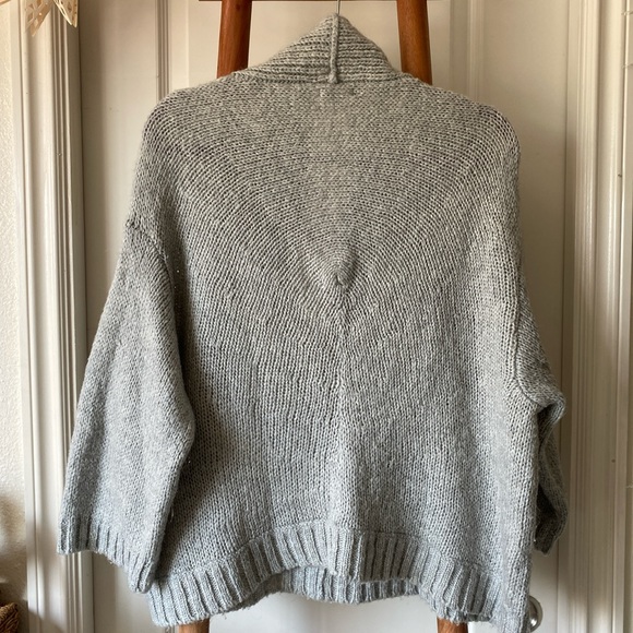 Light grey collared v neck sweater - Picture 3 of 5